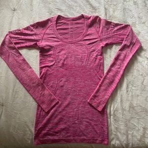 Lululemon running shirt